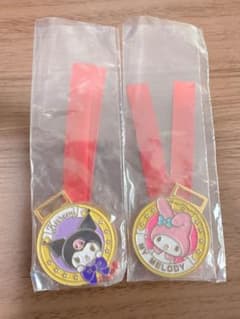 サンリオ メダル風メタルチャーム クロミ マイメロディ 2種のサムネイル