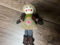 八ヶ岳　オーレン小屋購入　羊毛フェルト 人形 花刺繍付きのサムネイル