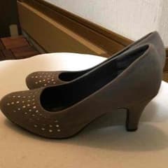 スエード⚫︎グレースタッズパンプス⚫︎のサムネイル
