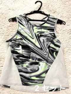 [美品] お値下げ！Lululemon タンクトップ&トップス 2点セットのサムネイル
