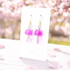 新作‼️【ピアス/イヤリング】猫と風鈴 尻尾が揺れる 推しカラー 桜