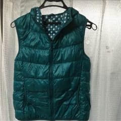 UNIQLO ウルトラライト ダウンベストのサムネイル