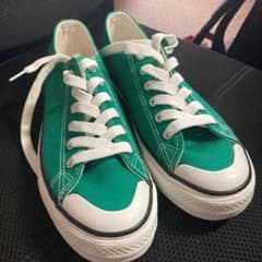 スニーカーのサムネイル