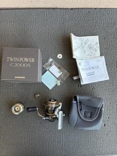 Shimano 11ツインパワーC2000S C 1000Sスプール付き　美品 Shimano 11ツインパワーC2000S C 1000Sスプール付き - メルカリ
