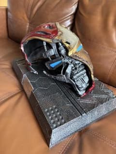 アベンジャーズ/エンドゲーム　アイアンマン　マーク50 バトルダメージヘルメット Amazon.co.jp: フィギュア アイアンマン・マーク50 ヘルメット(バトル