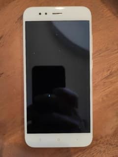 小米 Xiaomi Mi A1 / Gold / 32Gbのサムネイル