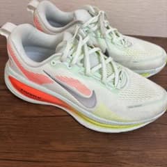 Nike ZoomXランニングシューズ ホワイト/オレンジ/イエロー ボメロ18のサムネイル