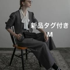 パワーショルダーノーカラージャケット＆パール付きオールインワンパンツドレスのサムネイル