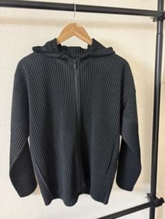 HOMME PLISSÉ ISSEY MIYAKE フーディー2のサムネイル