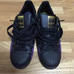 adidas pride superstar スニーカーのサムネイル