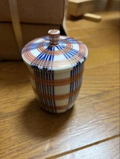 ★新品★湯呑み 蓋付き陶器 磁器 伝統柄のサムネイル