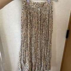 【アプレジュール】花柄プリーツロングスカートのサムネイル