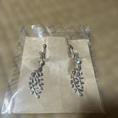 ハンドメイド　イヤリング シルバーカラーのサムネイル