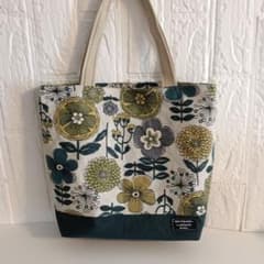 『FUWARI』ハンドメイド　トートバック　お弁当バック　北欧風　手描き花柄のサムネイル