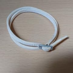 白いベルトタイプのブレスレット　3色玉のブレスレットのサムネイル