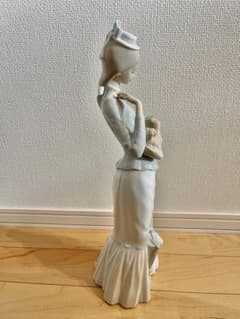 美品）リヤドロ LLADRO 4893 仔犬を抱く貴婦人 - メルカリ
