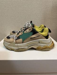 BALENCIAGA トリプルSのサムネイル