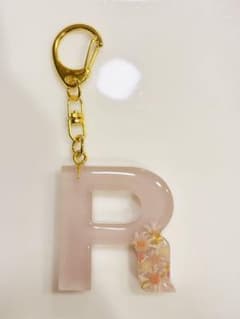 ドライフラワー入りイニシャルキーホルダーRのサムネイル