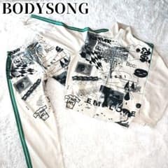 トップス BODYSONG. /FLAT PRESS PRINT TJ WHITE BODYSONG.FLAT PRESS PRINT TJ WHITE SETUP - メルカリ