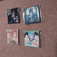 Ado 缶バッジ4個のサムネイル