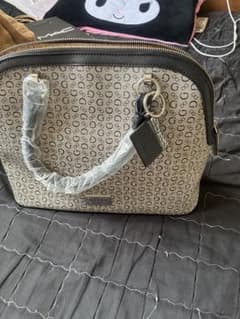 [本日特別価格]GUESS ロゴプリント グレー バッグのサムネイル