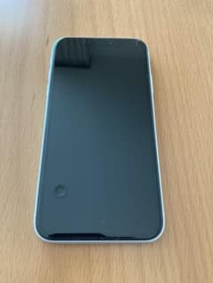 iPhone XR White 128 GB docomoのサムネイル