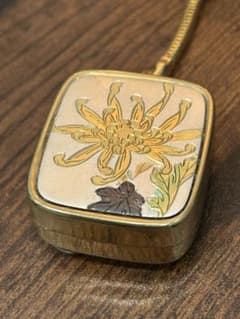 [Retro & Rare] Sankyo-made Engraved Antique Music Box Keychain