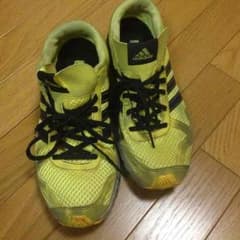 adidasスニーカーのサムネイル