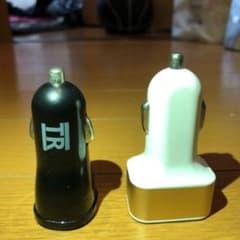シガーソケットUSB充電器　2個のサムネイル
