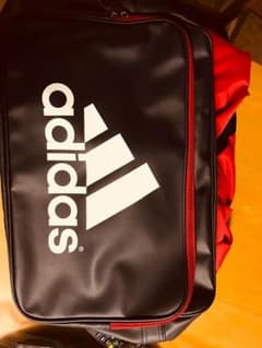 adidasのカバンのサムネイル