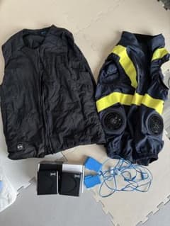 空調服 ヒーターベスト 黒 軽量素材 バッテリー充電機3個付 - メルカリ