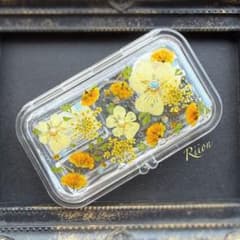❁*.゜ミニビオラ＆かすみ草の押し花印鑑ケース*·⑅❁ ❁*.゜ミニビオラ＆かすみ草の押し花印鑑ケース*·⑅❁ - メルカリ