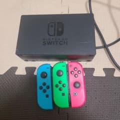 任天堂　NintendoSwitch充電ドッグ　ジョイコンセットジャンク品のサムネイル