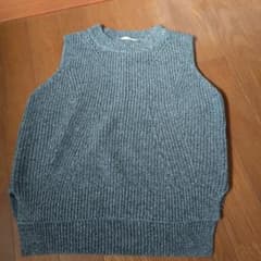 グレー ニットベスト ノースリーブのサムネイル
