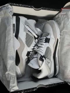 Air Jordan 4 ミリタリーブラックのサムネイル