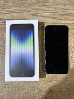 【美品】iPhone SE (第3世代) スターライト 64GBのサムネイル