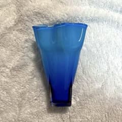 ブルー ガラス製 フラワーベースのサムネイル