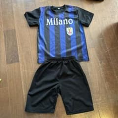 130センチ　サッカーユニホーム風　上下セットのサムネイル