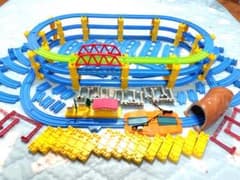 プラレール 大量まとめ売り 3段タワー 橋脚 踏切 駅 トンネル 情景パーツのサムネイル