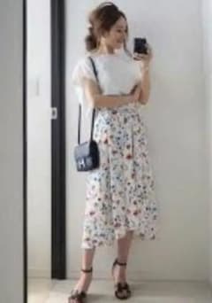 プラステの花柄ヘムスカートのサムネイル