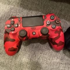 赤い迷彩 DUALSHOCK 4 コントローラーのサムネイル