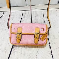 ☆COACH☆キュートなショルダーバック♡秋や冬のONEアイテムに☆のサムネイル
