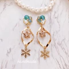 大人可愛い　ビジューピアス　イヤリングのサムネイル