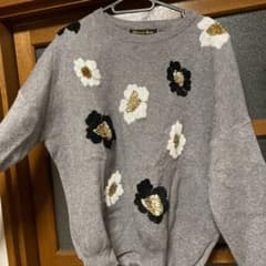 花柄ニットのサムネイル