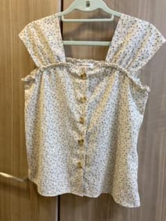 natural couture ナチュラルクチュール　花柄ブラウスのサムネイル