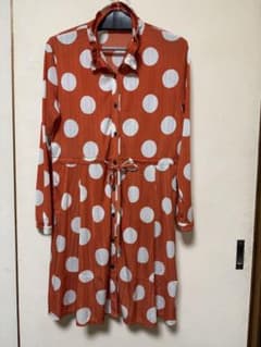 オレンジとホワイトのドット柄シャツワンピース M-Lのサムネイル