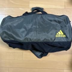 adidas ボストンバッグ 中型カーキーのサムネイル