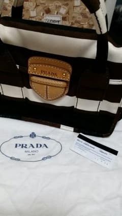 お値下げ！早いもの勝ちです！PRADA　CANAPA RIGHE　美品！のサムネイル
