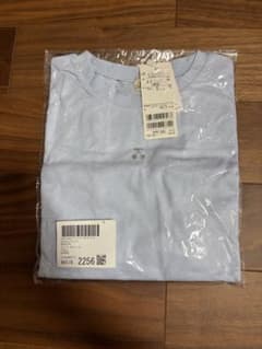 新品 petit main さくらんぼ刺繍 AラインTシャツ 130のサムネイル
