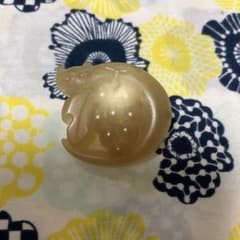 サリースコット 青山店限定 猫 と 葡萄の ブローチ - メルカリ